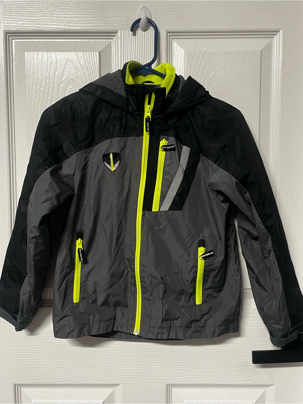 LONDON FOG Child’s Size 8 Hooded Jacket Winter Coat Pockets Zip Black Gray Boy